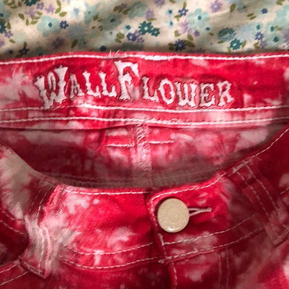 Wallflower tie dye red shorts size 5 - Picture 2 of 8